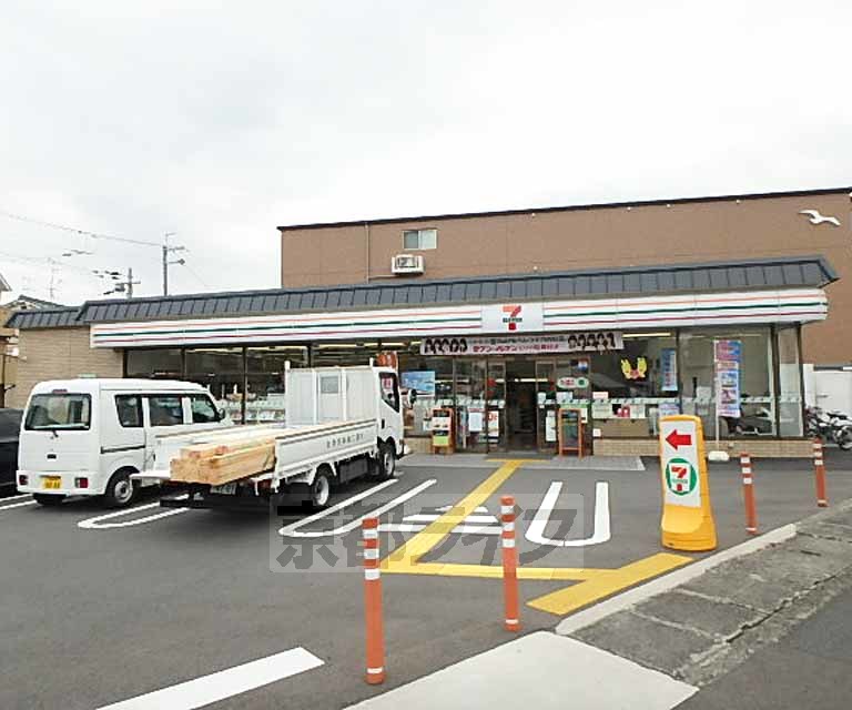 コンビニ　セブンイレブン京都上桂前田町店（コンビニ）まで80m