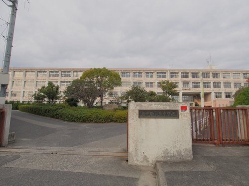 中学校　府中町立府中緑ケ丘中学校（中学校）まで1493m