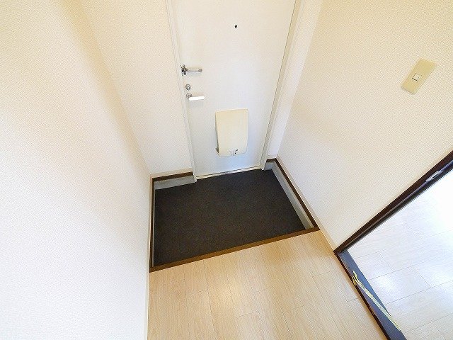 玄関　広めの土間には好きな靴箱を置けます