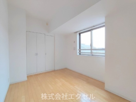 その他　2面採光の明るいお部屋です。