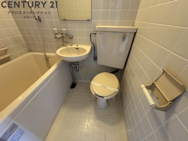 トイレ　浴室内にトイレがあります♪