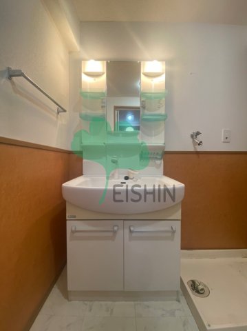 洗面設備　シンプルで使いやすい洗面台です！