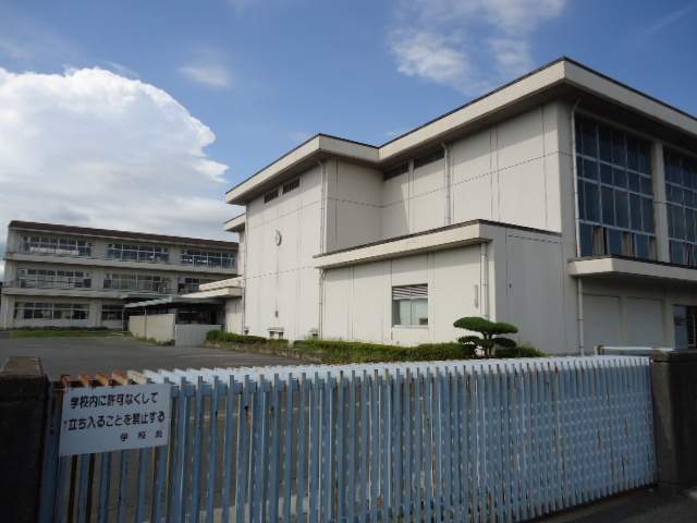 中学校　菊川市立菊川西中学校（中学校）まで965m