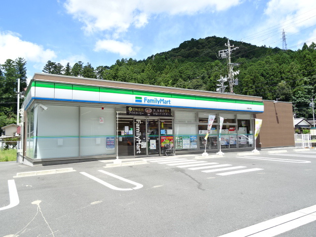 コンビニ　ファミリーマート（コンビニ）まで1022m
