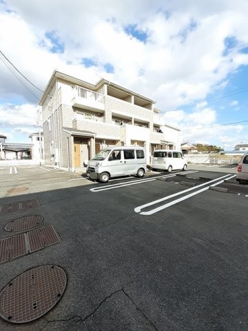 駐車場　駐車場に車を止められます
