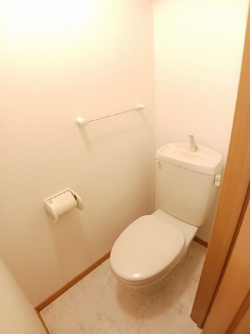 トイレ　清潔感のあるトイレです