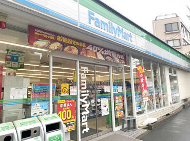 コンビニ　ファミリーマート 目黒本町三丁目店（コンビニ）まで246m