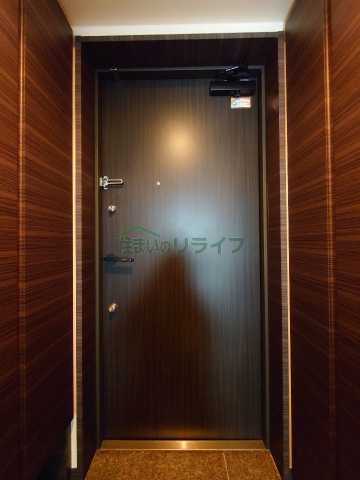 玄関　チェスターコート御茶ノ水