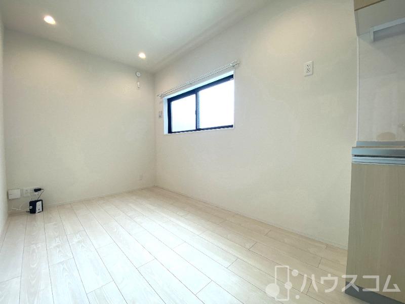 居室・リビング　白を基調にした明るいお部屋です。