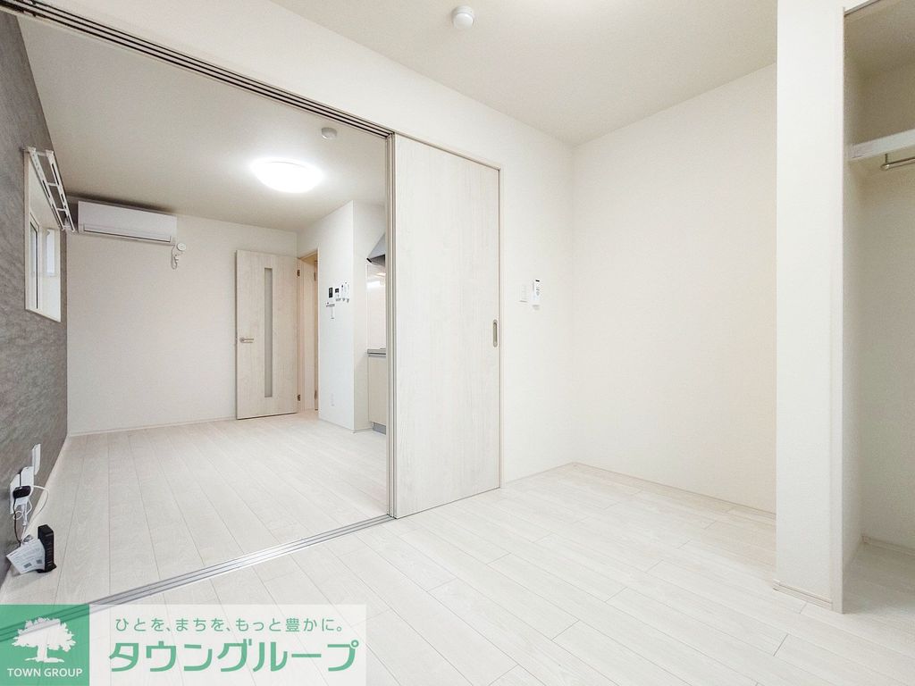 テラス新柴又IIの居間写真