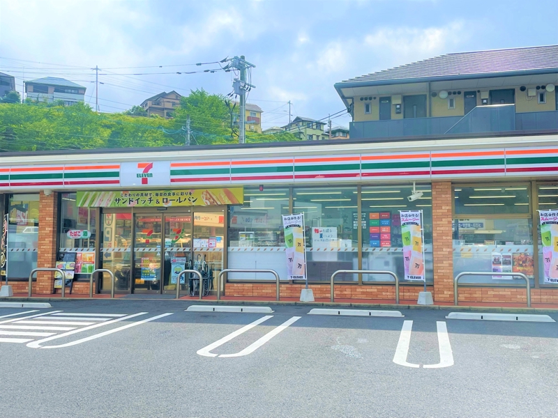 コンビニ　セブンイレブン諫早久山台店（コンビニ）まで736m