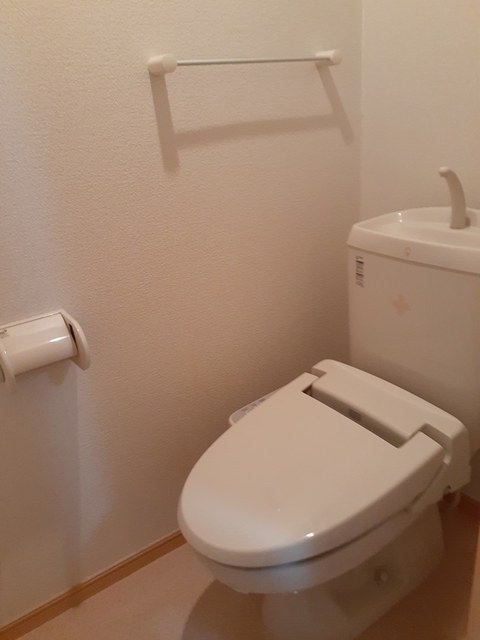 トイレ　温水洗浄便座付き！