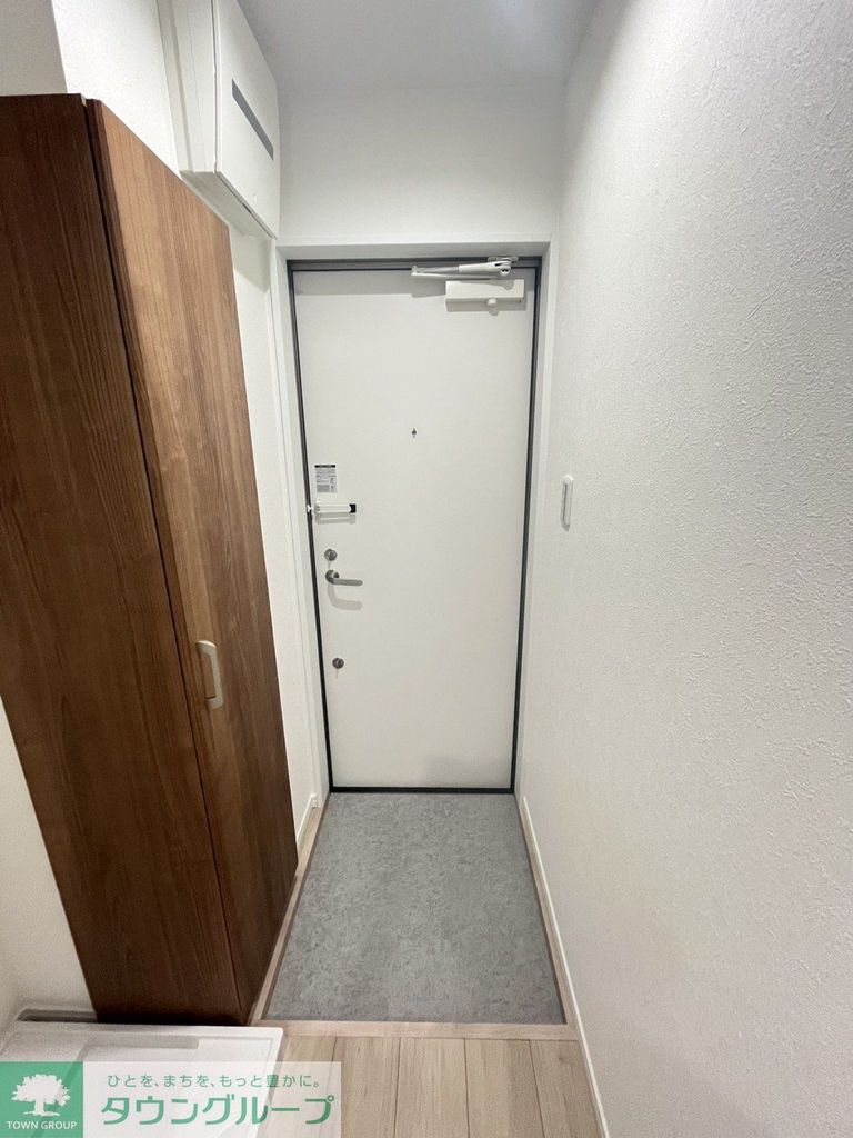 玄関　同物件、別部屋写真となります。