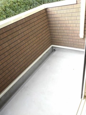 バルコニー　バルコニーからの眺めを楽しみながら食事をしませんか