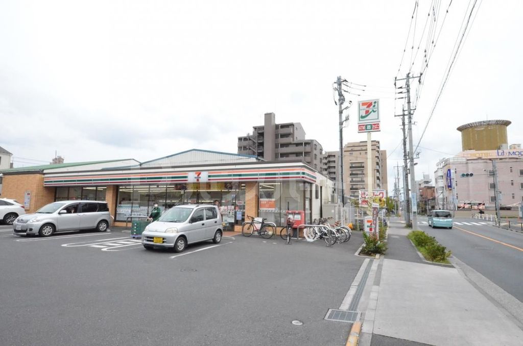 コンビニ　セブンイレブン足立加平2丁目店（コンビニ）まで370m