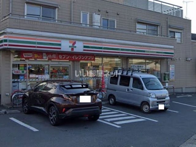 コンビニ　セブンイレブン　柏関場町店（コンビニ）まで718m