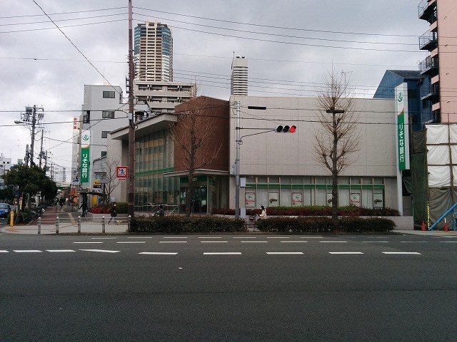 銀行　りそな銀行 市岡支店（銀行）まで445m