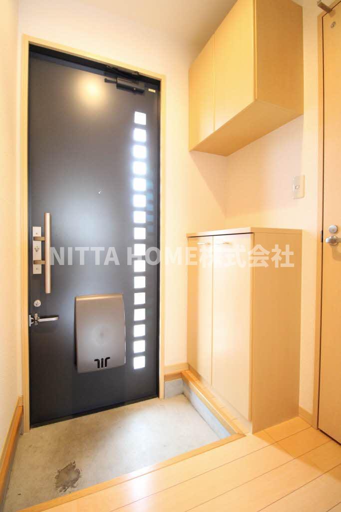 玄関　上下に収納がついているシューズボックス★