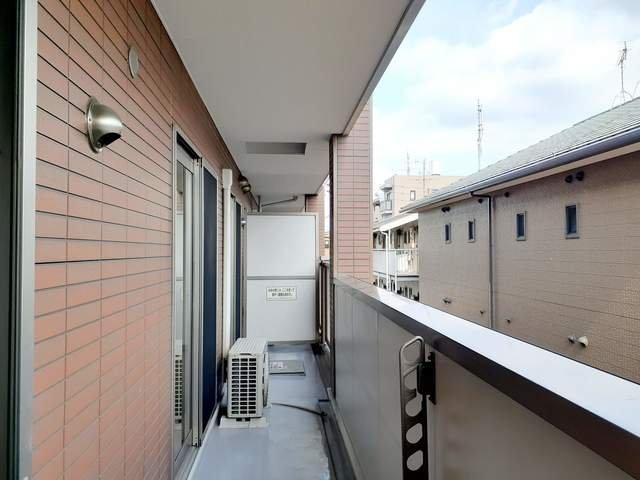 バルコニー　お洗濯にも便利なバルコニー付き