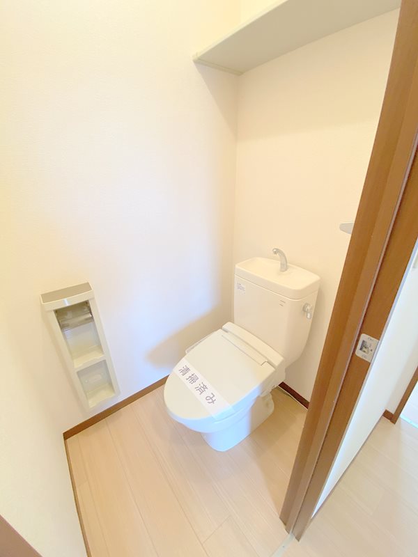 トイレ　温水洗浄便座付きトイレ