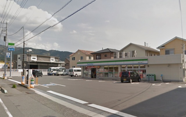 コンビニ　ファミリーマート御殿場二の岡店（コンビニ）まで686m