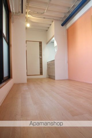 SERENiTE-04の居間写真