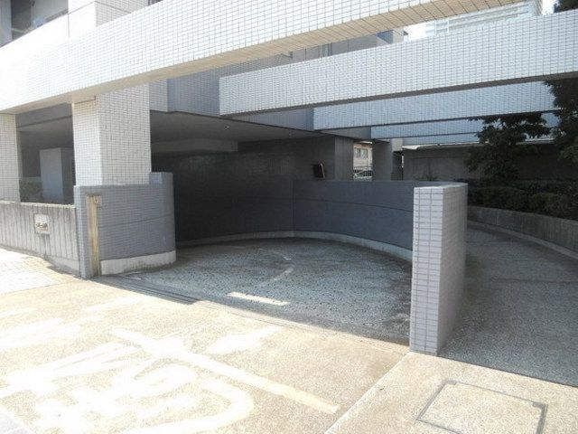 駐車場　★地下駐車場の入り口（参考）★