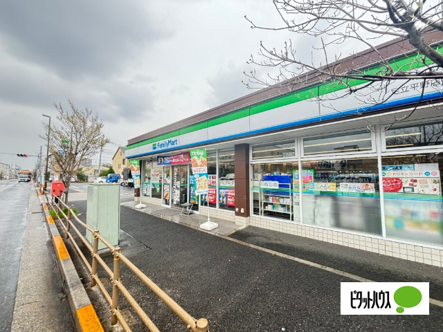 コンビニ　ファミリーマート足立平野店（コンビニ）まで212m