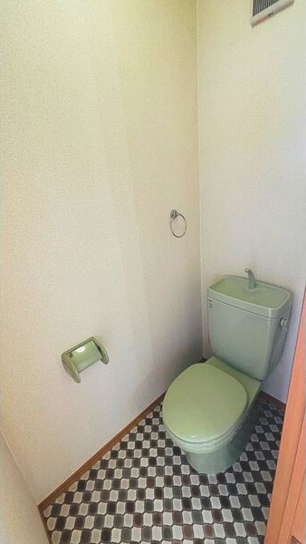 トイレ　室内写真は別部屋の写真です。