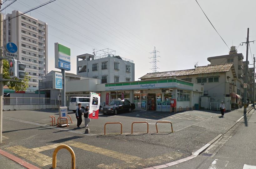 コンビニ　ファミリーマート 八幡青山一丁目店（コンビニ）まで399m