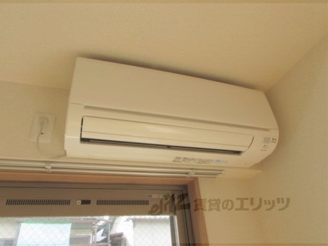 その他設備　北東側洋室のエアコン