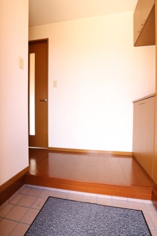 アルスクレストII2棟の玄関写真