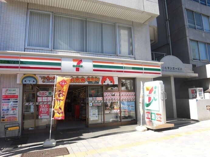 コンビニ　セブンイレブン新宿大久保1丁目店（コンビニ）まで294m