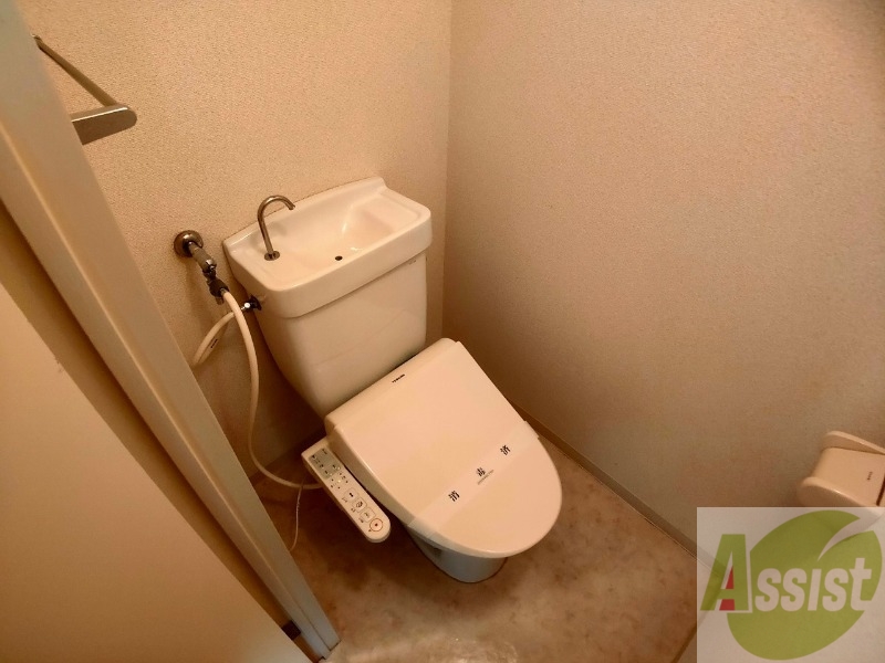 トイレ　こちらはトイレです。清潔感があり、安心して使用できます。