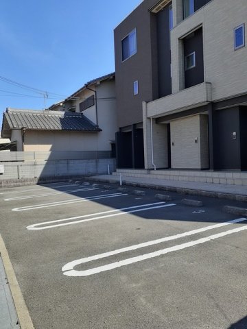駐車場　駐車場に車を止められます