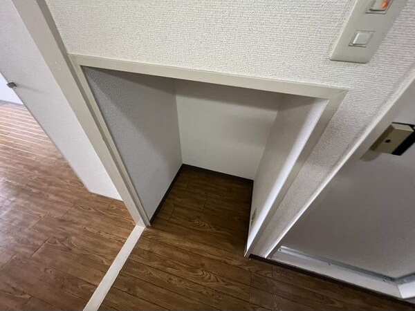 地下鉄東山線 覚王山駅 徒歩9分 4階建 築42年の内装写真