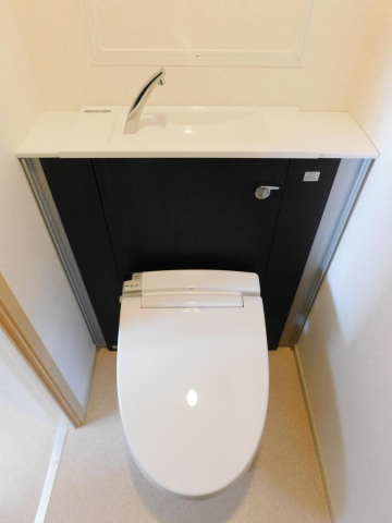 トイレ　※内装写真は別室のものです。