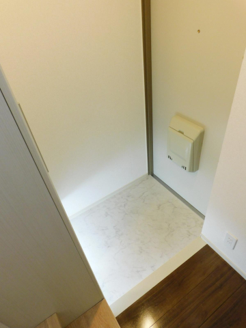 玄関　※内装写真は別室のものです。