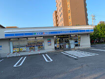コンビニ　ローソン札幌南11西11丁目店（コンビニ）まで77m
