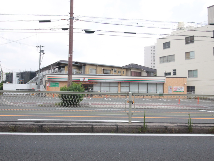 コンビニ　セブンイレブン（コンビニ）まで600m