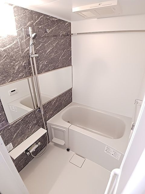 バス・シャワールーム　雨の日に便利な浴室換気乾燥機付きです★