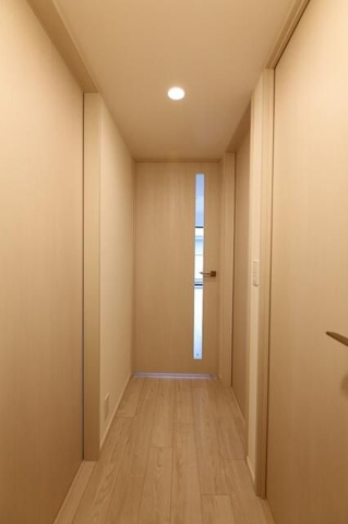 玄関　写真は同タイプ住居です。