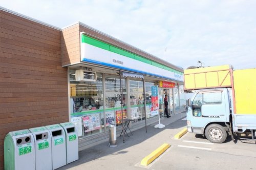 コンビニ　ファミリーマート昭島小荷田店（コンビニ）まで406m