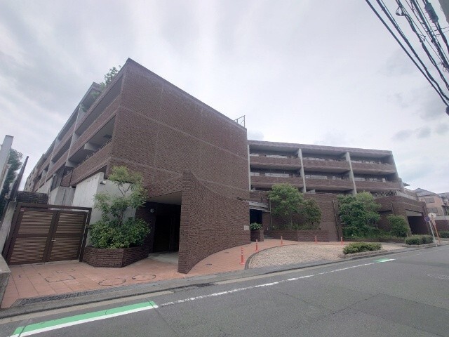 建物外観　オートロック完備