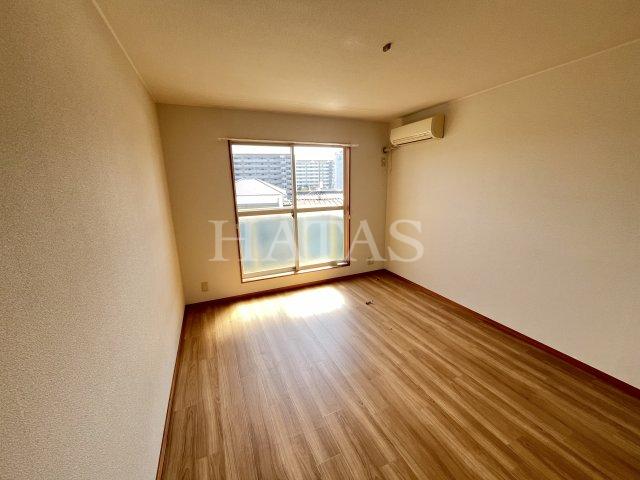 居室・リビング　同物件別部屋です。