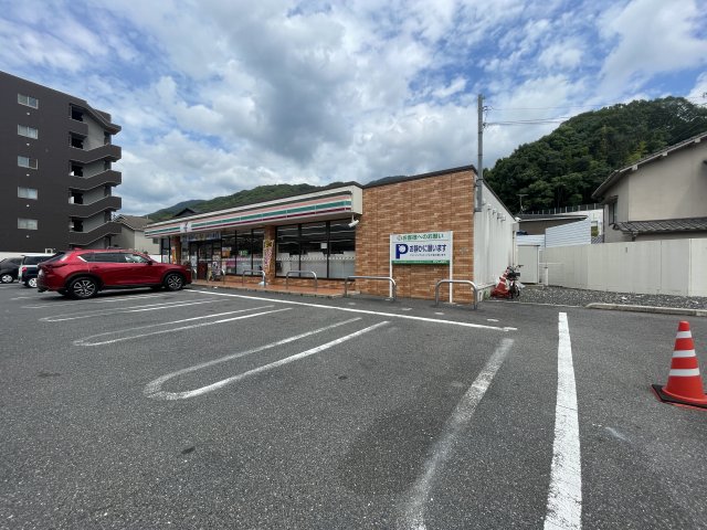 コンビニ　セブン－イレブン　広島海田国信店（コンビニ）まで882m