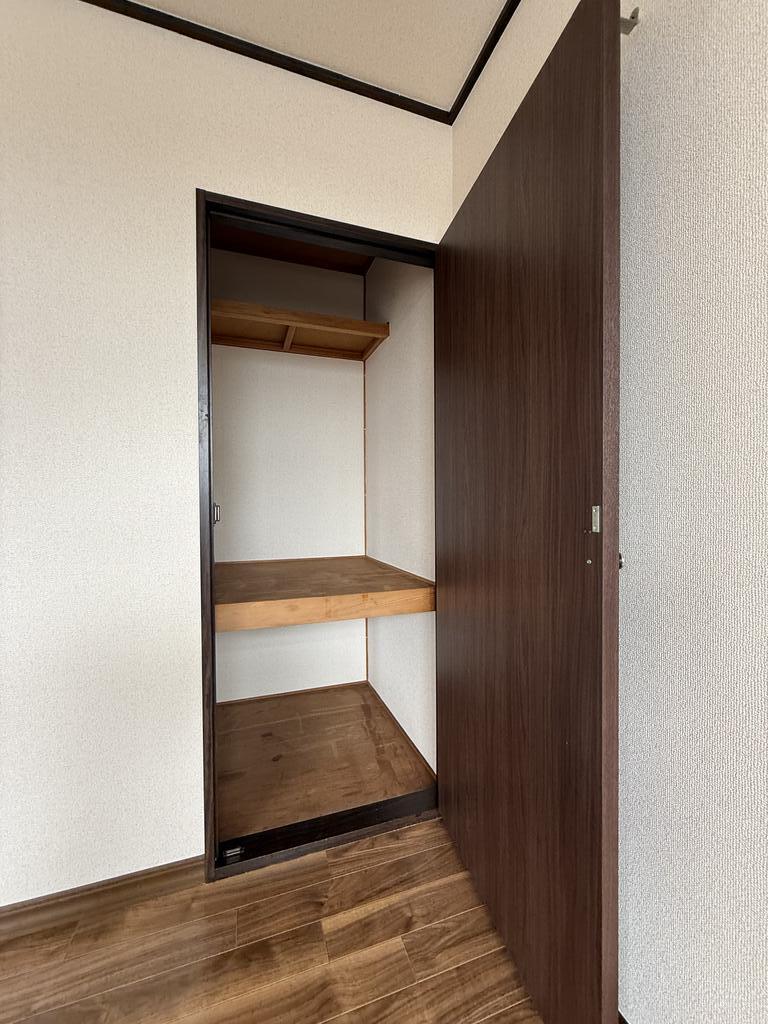 収納　洋室には半間の収納があります！！