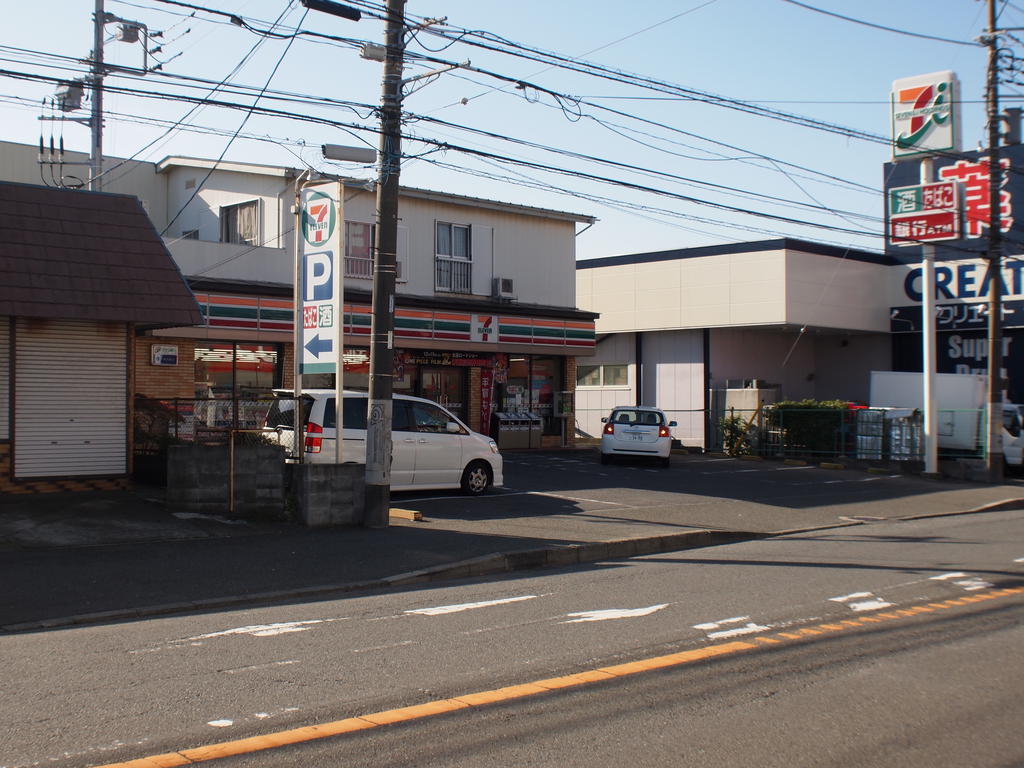 コンビニ　セブンイレブン村岡東店（コンビニ）まで495m