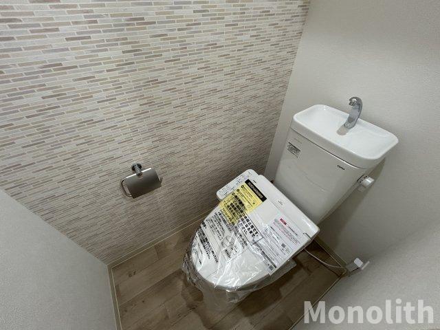 ＪＲ阪和線 東岸和田駅 徒歩7分 3階建 築3年のトイレ写真
