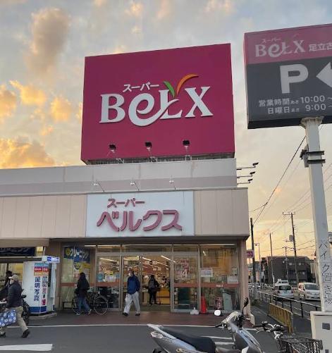 スーパー　ファミリーマート 西伊興四丁目店（スーパー）まで600m